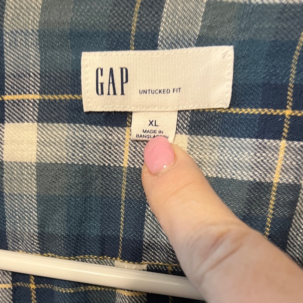 GAP Blue and White untucked fit XL Checkered Shirt - Picture 2 of 4